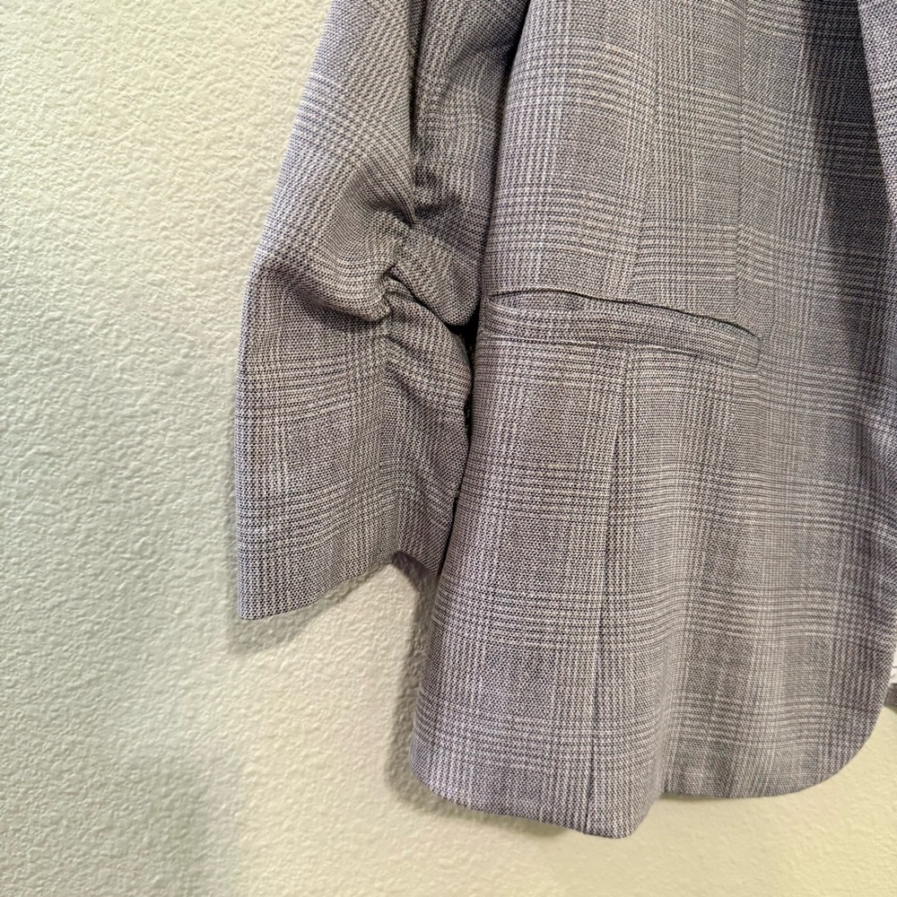 Skies Are Blue Light Gray Blazer with Floral Lining - Picture 3 of 6
